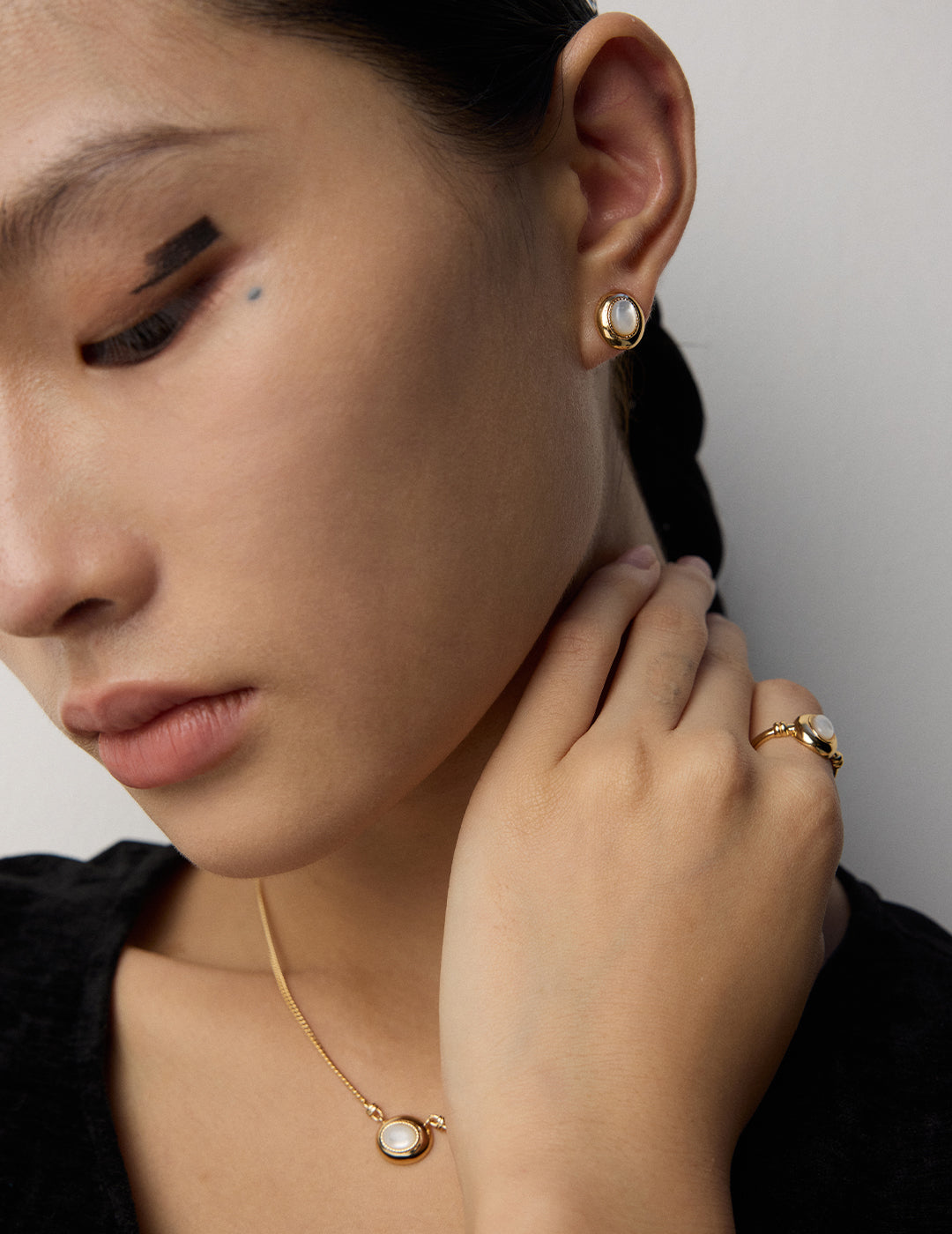 S925 Sterling Silver Mother of Pearl Oval Stud Earrings | Vintage Gold Retro Earrings