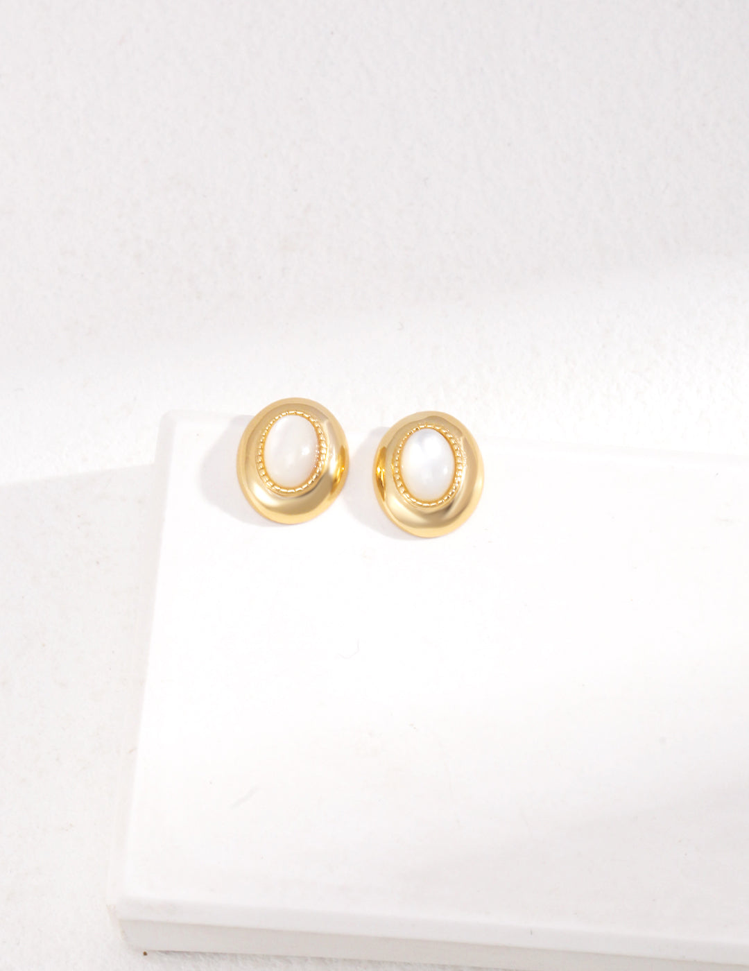 S925 Sterling Silver Mother of Pearl Oval Stud Earrings | Vintage Gold Retro Earrings