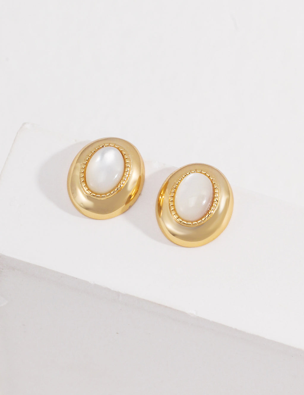 S925 Sterling Silver Mother of Pearl Oval Stud Earrings | Vintage Gold Retro Earrings